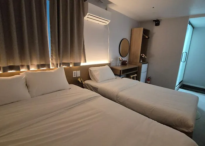 Nana Jonggak Hostel